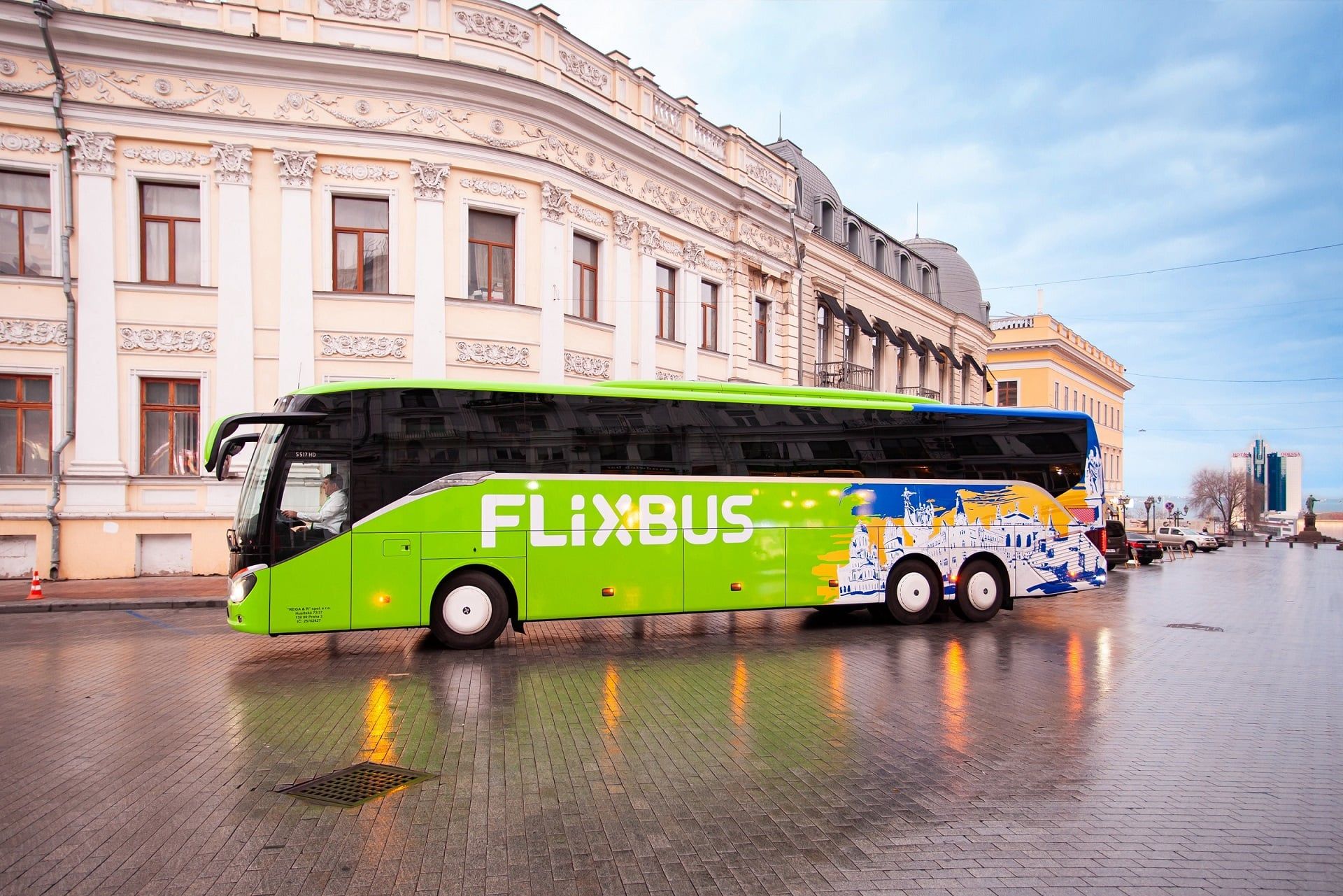 FlixBus hero banner